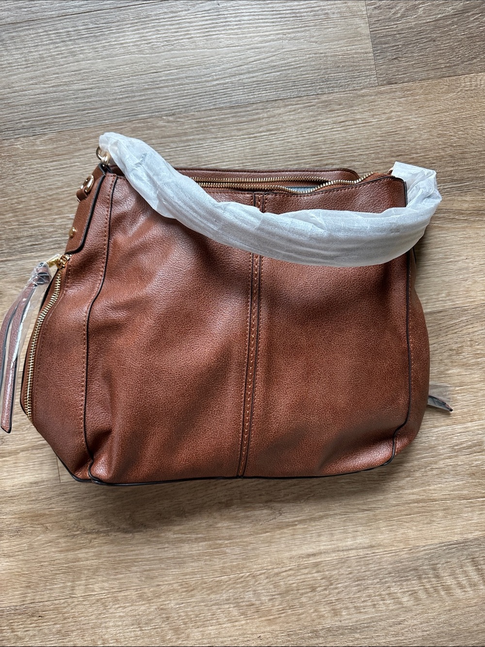 Classic Realer Cognac Shoulder Bag with Gold Hardware